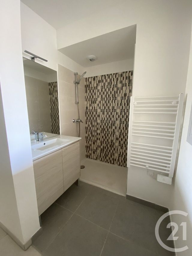 Appartement T3 à vendre - 3 pièces - 70.1 m2 - CLERMONT L HERAULT - 34 - LANGUEDOC-ROUSSILLON - Century 21 Terrasses Et Vallées
