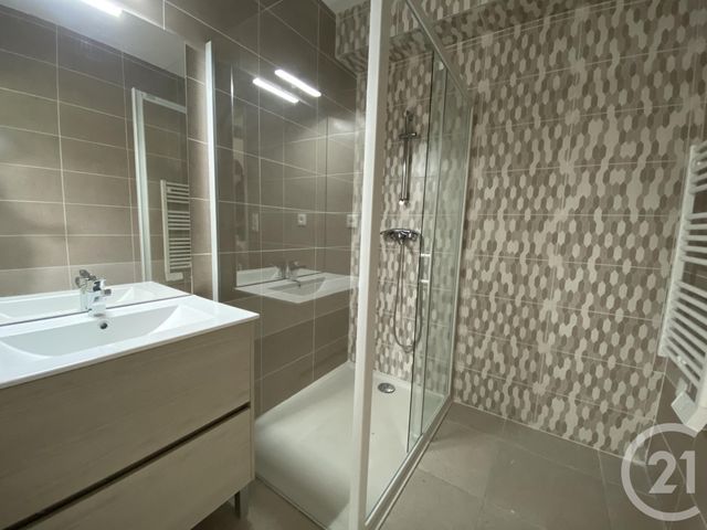 Appartement T2 à vendre - 2 pièces - 43.7 m2 - CLERMONT L HERAULT - 34 - LANGUEDOC-ROUSSILLON - Century 21 Terrasses Et Vallées