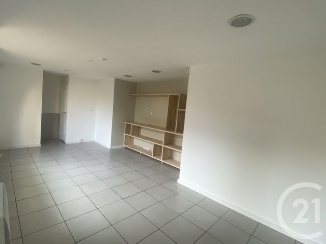 Appartement Local à louer - 1 pièce - 25.0 m2 - CLERMONT L HERAULT - 34 - LANGUEDOC-ROUSSILLON - Century 21 Terrasses Et Vallées