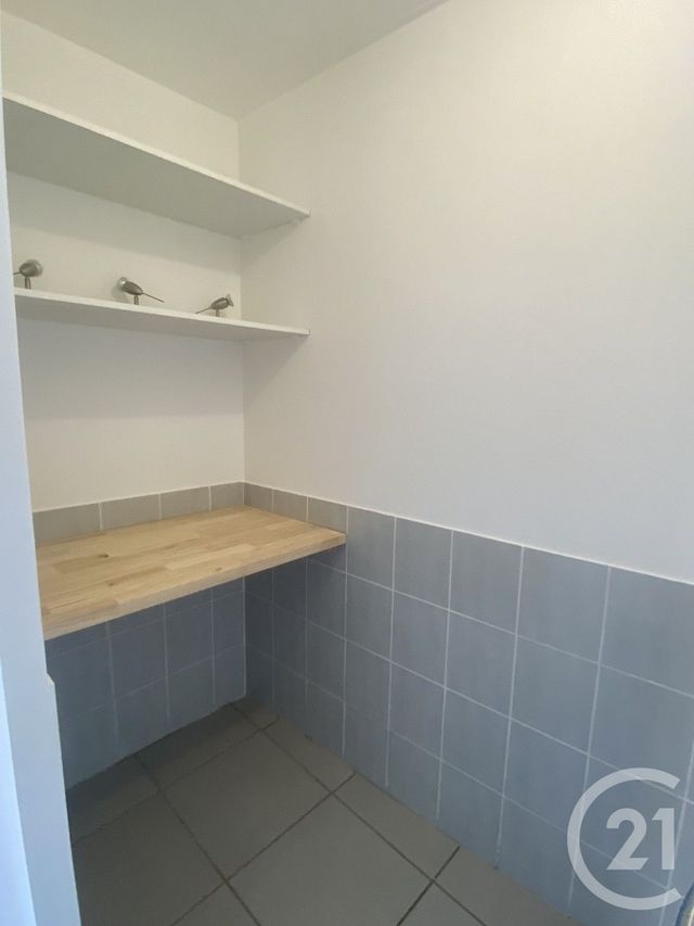 Appartement Local à louer - 1 pièce - 25.0 m2 - CLERMONT L HERAULT - 34 - LANGUEDOC-ROUSSILLON - Century 21 Terrasses Et Vallées