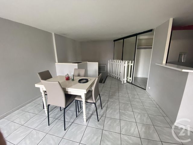 Appartement F2 à louer - 2 pièces - 75.0 m2 - CLERMONT L HERAULT - 34 - LANGUEDOC-ROUSSILLON - Century 21 Terrasses Et Vallées