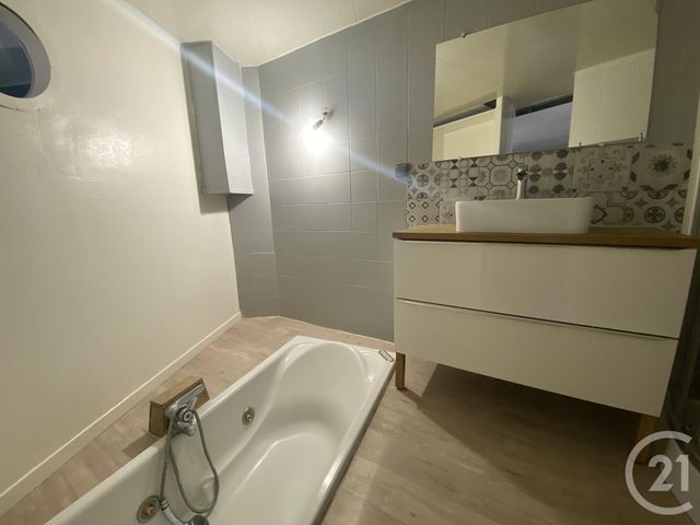 Appartement F2 à louer - 2 pièces - 75.0 m2 - CLERMONT L HERAULT - 34 - LANGUEDOC-ROUSSILLON - Century 21 Terrasses Et Vallées