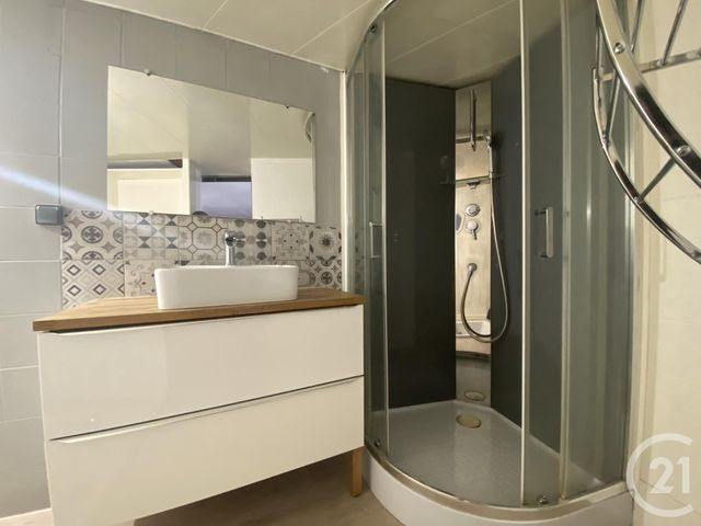 Appartement F2 à louer - 2 pièces - 75.0 m2 - CLERMONT L HERAULT - 34 - LANGUEDOC-ROUSSILLON - Century 21 Terrasses Et Vallées