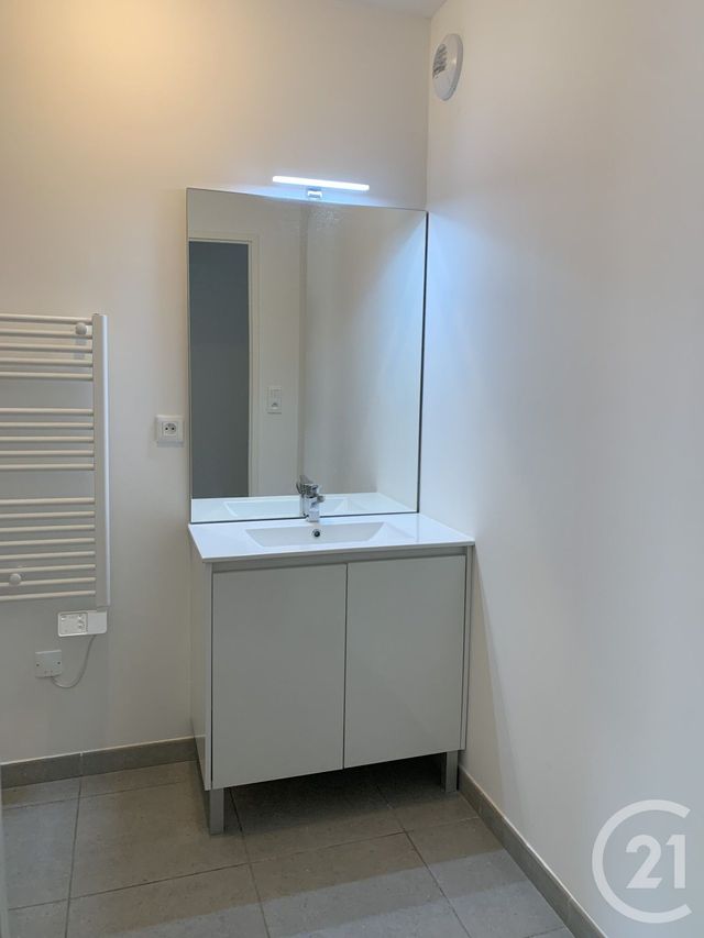 Appartement F2 à louer - 2 pièces - 48.2 m2 - CLERMONT L HERAULT - 34 - LANGUEDOC-ROUSSILLON - Century 21 Terrasses Et Vallées