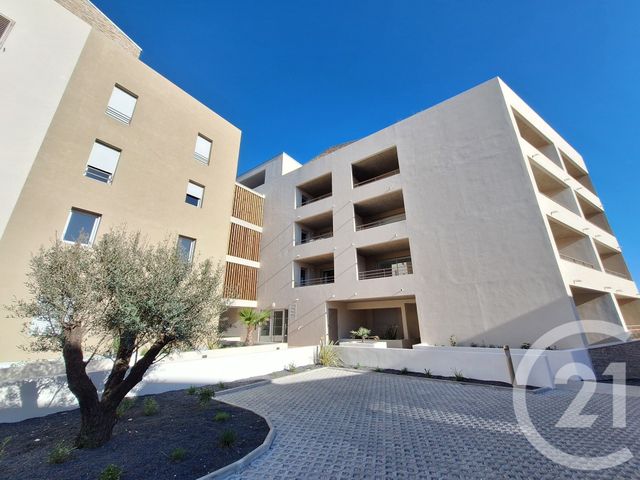 Appartement F2 à louer - 2 pièces - 48.2 m2 - CLERMONT L HERAULT - 34 - LANGUEDOC-ROUSSILLON - Century 21 Terrasses Et Vallées