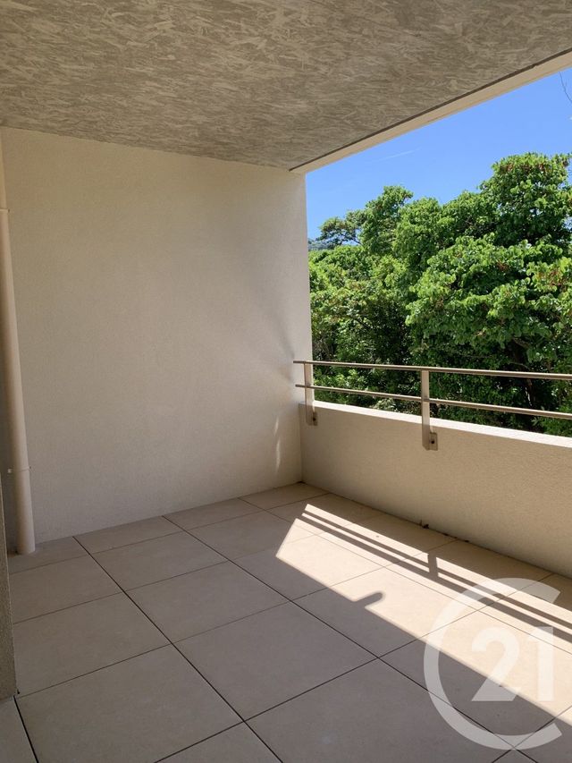 Appartement F2 à louer - 2 pièces - 48.2 m2 - CLERMONT L HERAULT - 34 - LANGUEDOC-ROUSSILLON - Century 21 Terrasses Et Vallées