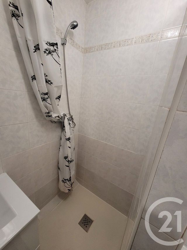 Appartement Studio à louer - 1 pièce - 18.5 m2 - CLERMONT L HERAULT - 34 - LANGUEDOC-ROUSSILLON - Century 21 Terrasses Et Vallées