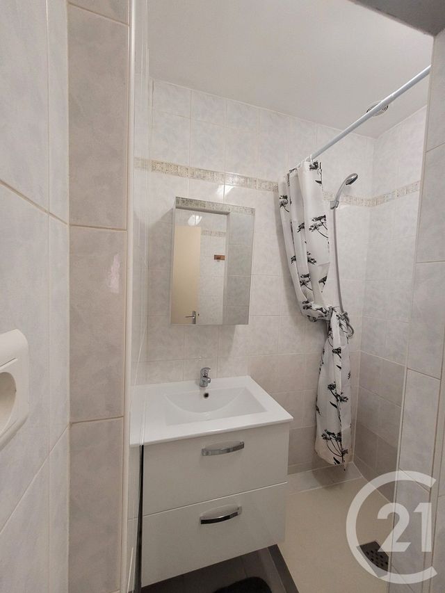 Appartement Studio à louer - 1 pièce - 18.5 m2 - CLERMONT L HERAULT - 34 - LANGUEDOC-ROUSSILLON - Century 21 Terrasses Et Vallées