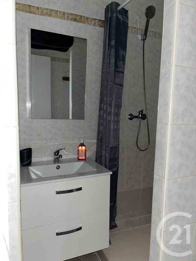 Appartement Studio à louer - 1 pièce - 18.5 m2 - CLERMONT L HERAULT - 34 - LANGUEDOC-ROUSSILLON - Century 21 Terrasses Et Vallées